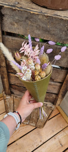 Workshop: Droogbloemen in een lederen muurhanger: Zaterdag 16/11/2024, 9.30-12.30u.