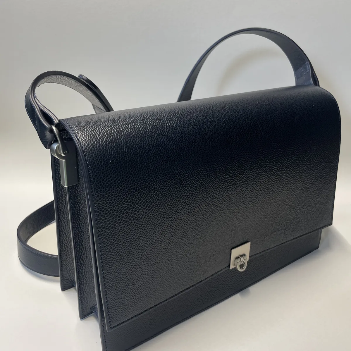 Ils — schoudertas met flap in leder