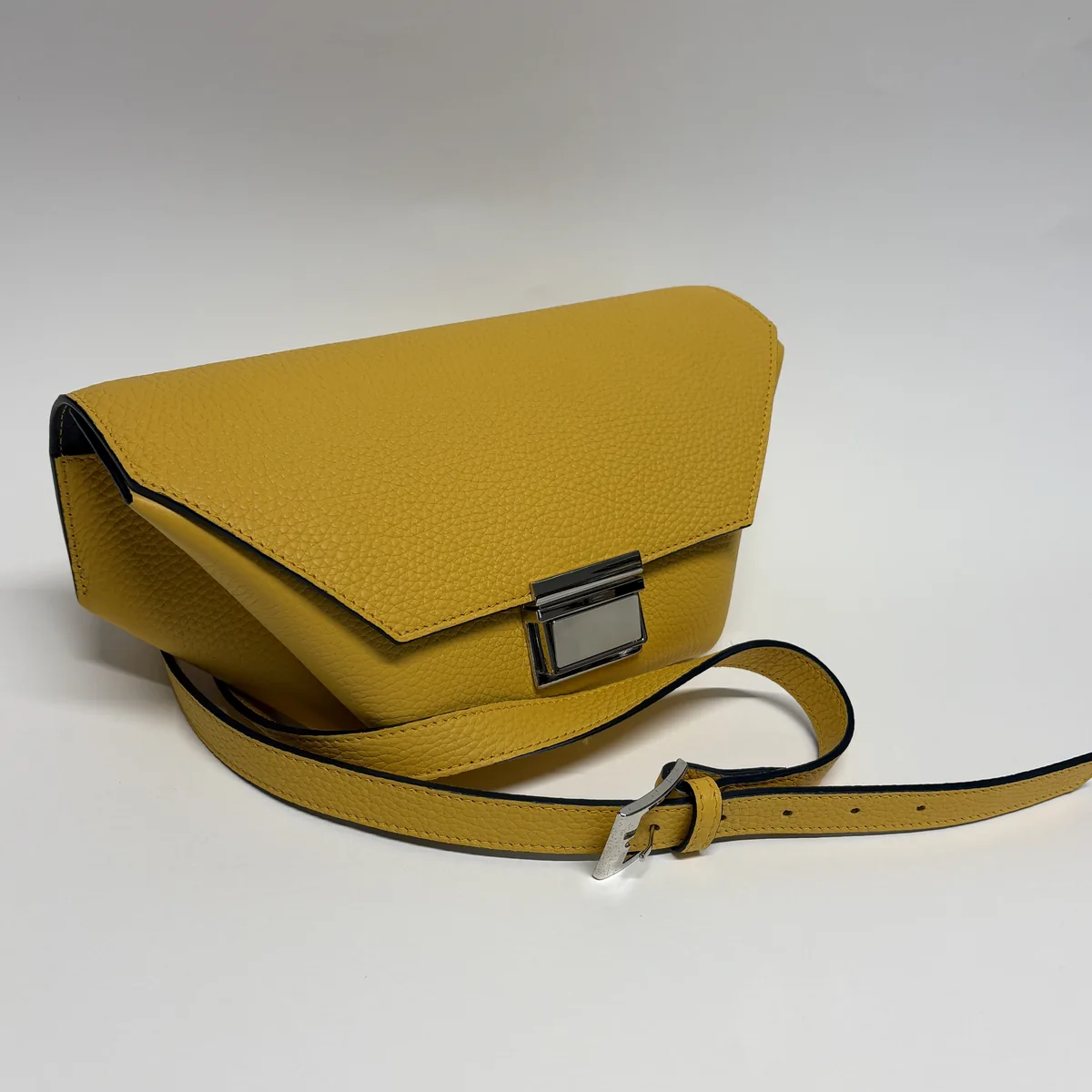 Loa — crossbody tas in leder