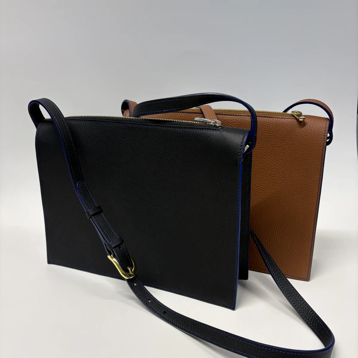 Lola — schoudertas in leder